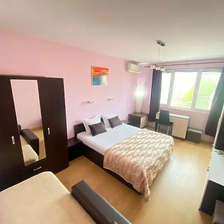 Апартамент Holidays Bourgas Бургас